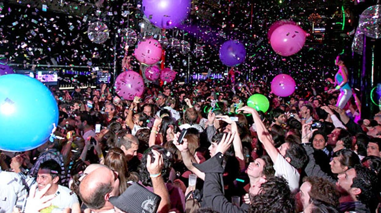 Imagen de archivo de una fiesta de Nochevieja en una discoteca