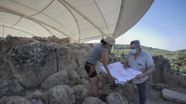 Cabra inicia los trabajos para hacer visitable el yacimiento íbero del Cerro de la Merced