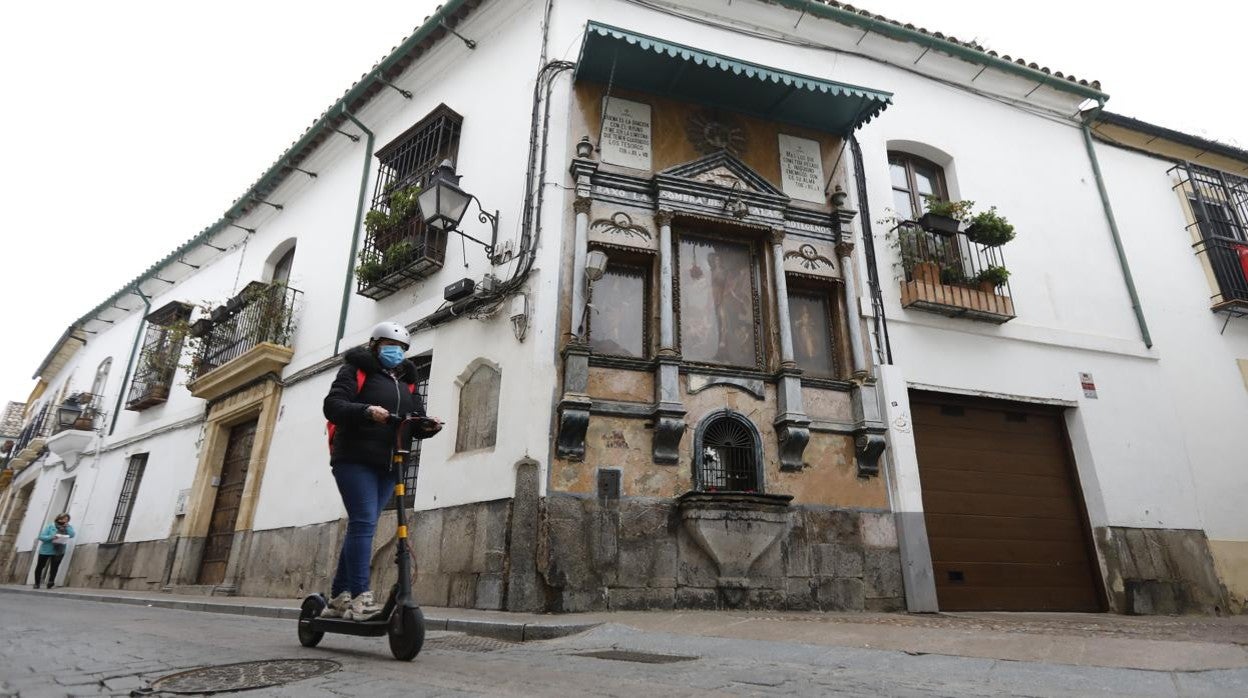 Vista del retablo de San Rafael entre las calles Lineros y Candelaria