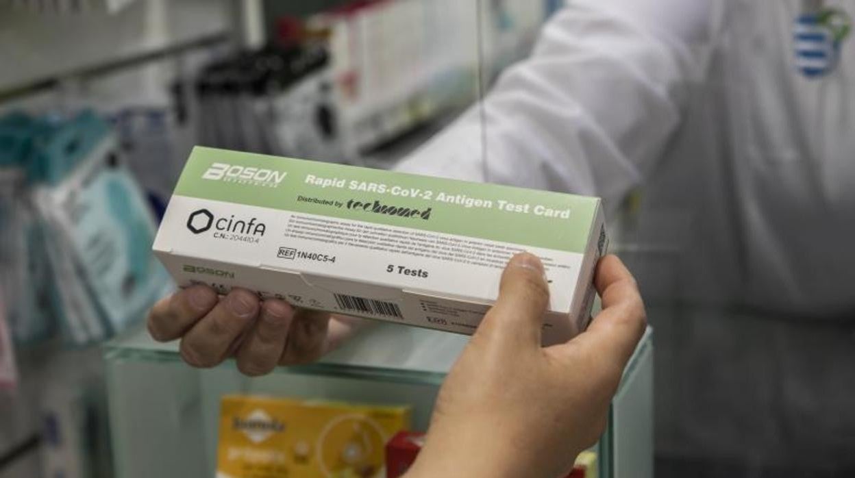 Test de antígenos comprado en una farmacia