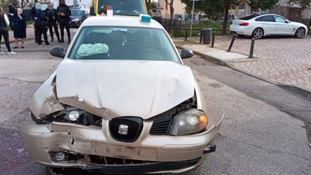 Accidente en Córdoba | Dos heridos al chocar su coche contra una casa en el barrio de San Rafael de la Albaida