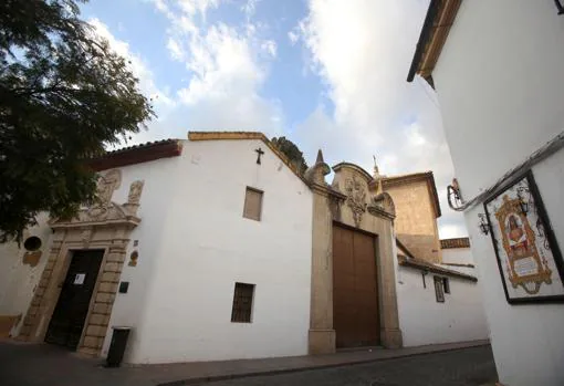 Exterior del convento de Santa Isabel. A la derecha, local del que salía la Virgen