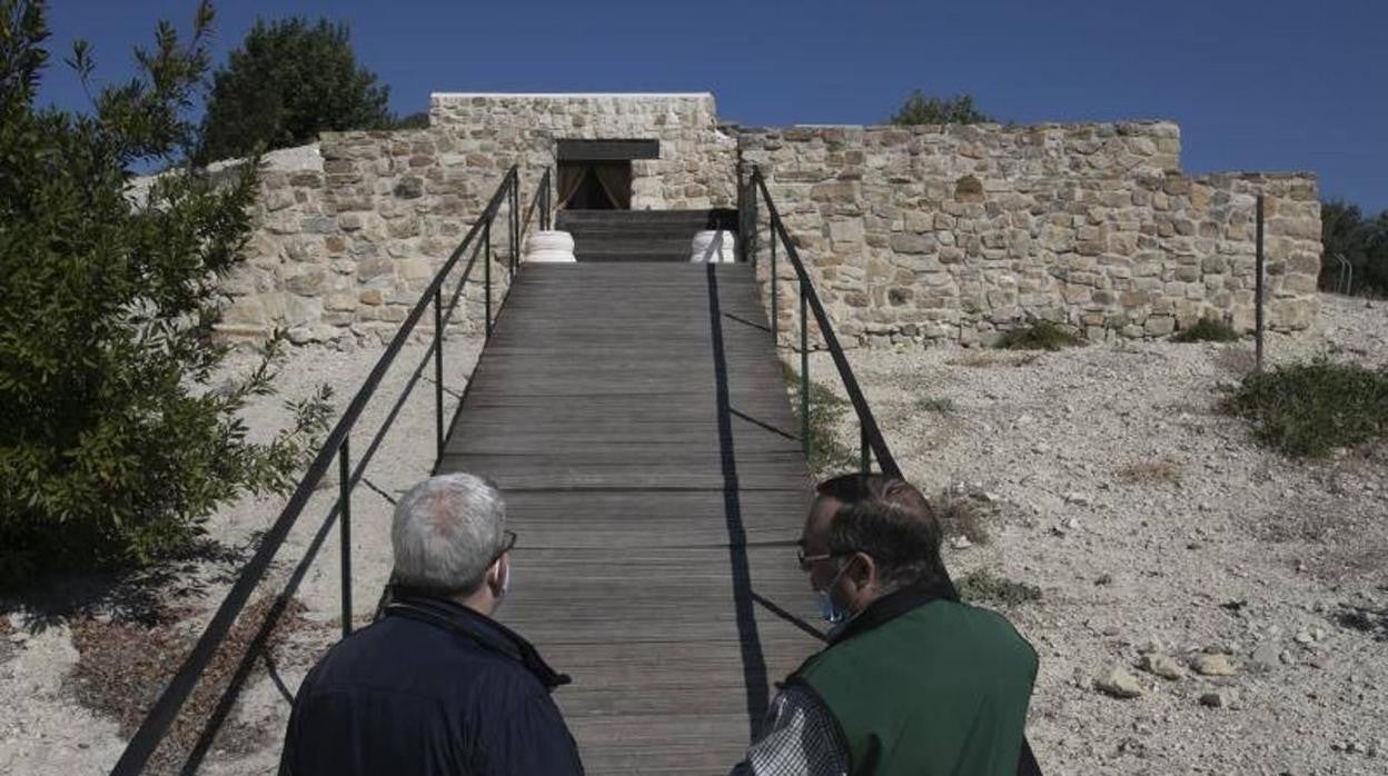 Acceso al templo íbero-romano de Torreparedones