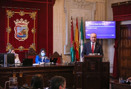 El alcalde, Francisco de la Torre, durante su intervención en el debate