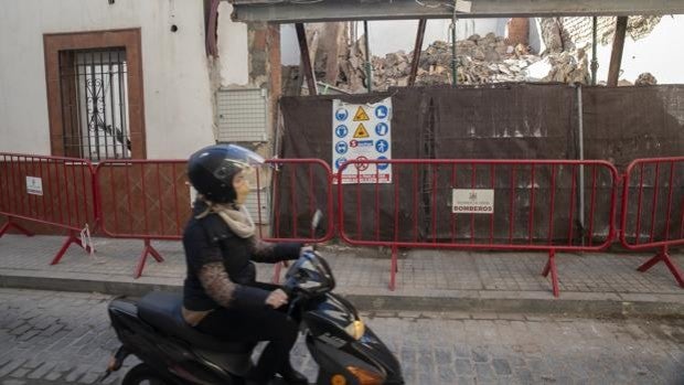 Tres albañiles escapan del derrumbe de una casa en obras el calle San Acisclo de Córdoba