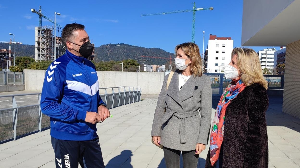 La delegada en su visita el nuevo IES en Córdoba