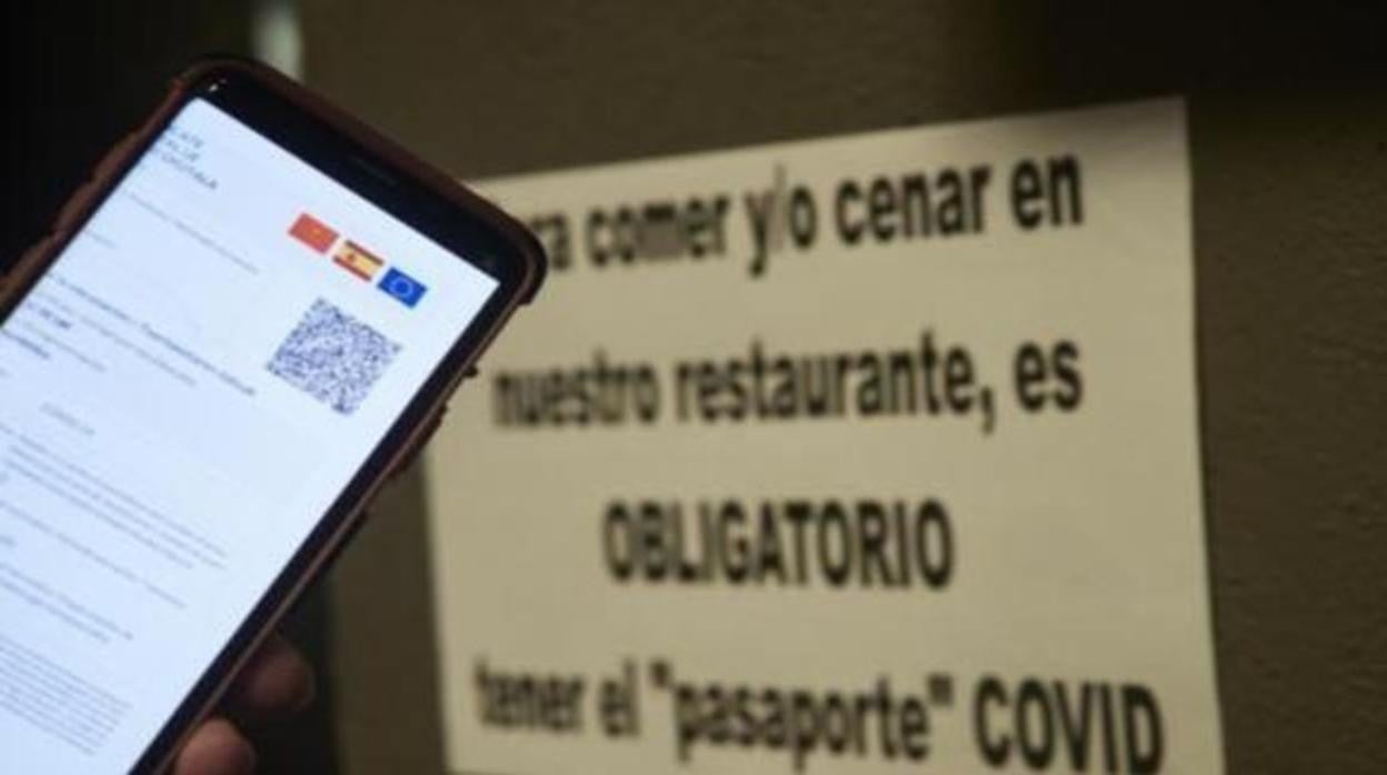 El Certificado Covid en Andalucía es obligatorio en bares, discotecas, hospitales y residencias