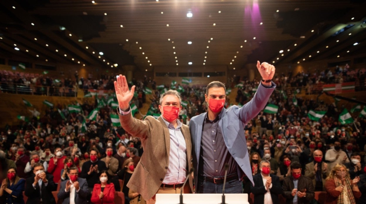 Pedro Sánchez y Juan Espadas en el Palacio de Congresos este sábado