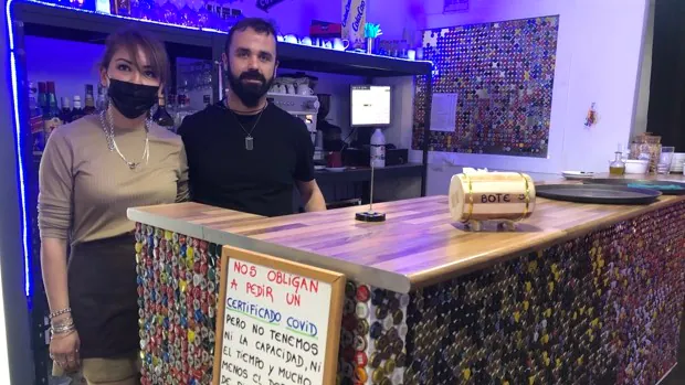 La cafetería de Fuengirola que se niega a pedir el pasaporte covid: «No voy  a discriminar a nadie»