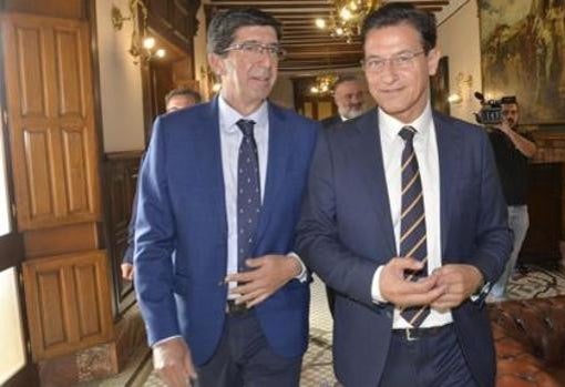 Juan Marín junto a Luis Salvador en el Ayuntamiento de Granada en una imagen de archivo