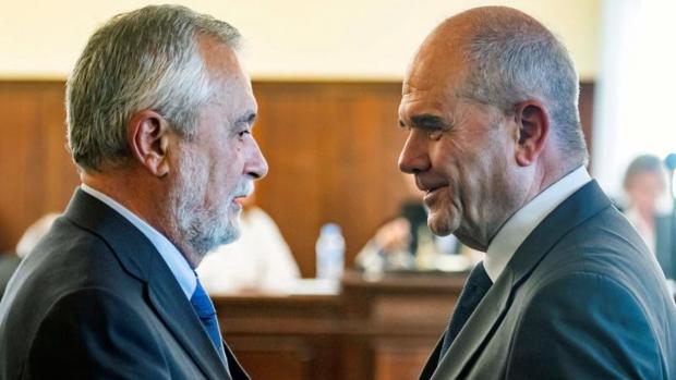 El destino judicial de Chaves y Griñán, en manos del Supremo, planea sobre las elecciones en Andalucía