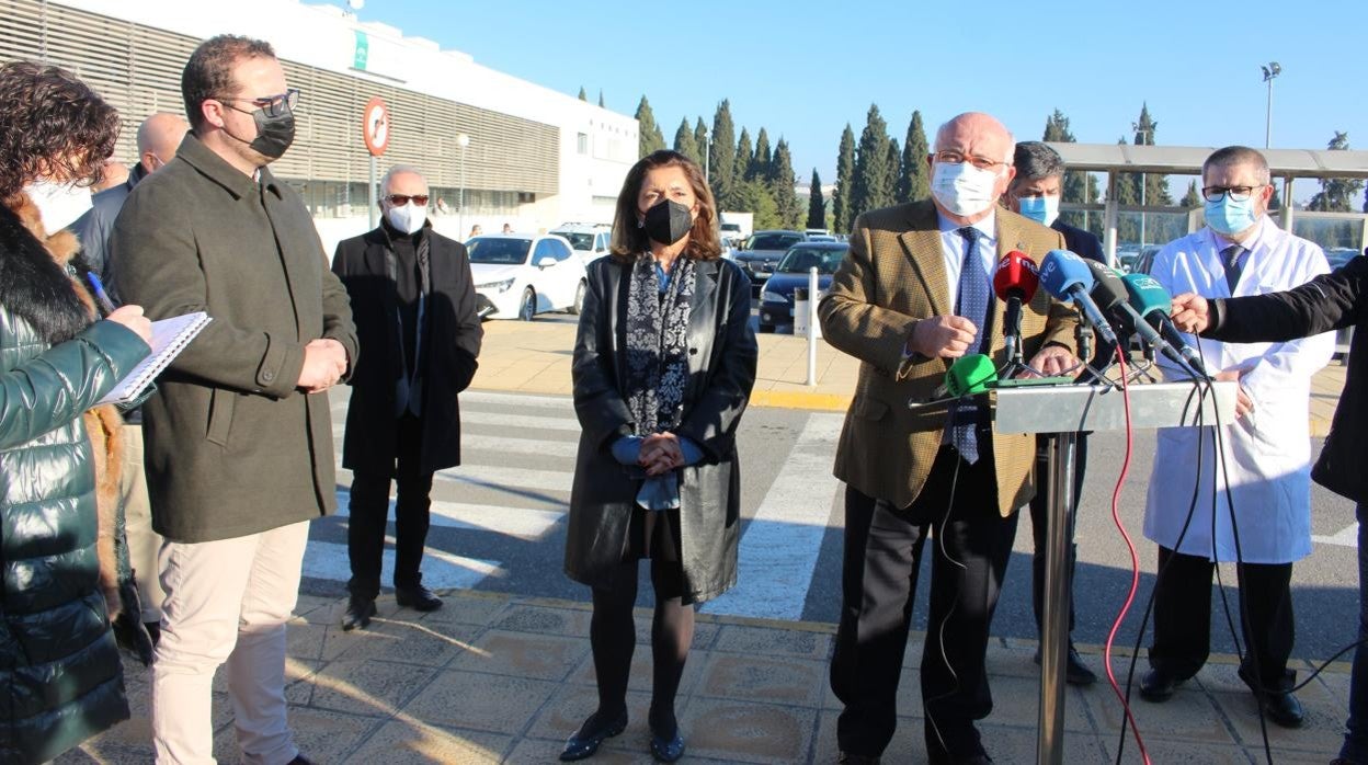 Jesús Aguirre durante su comparecencia en el Hospital de Montilla