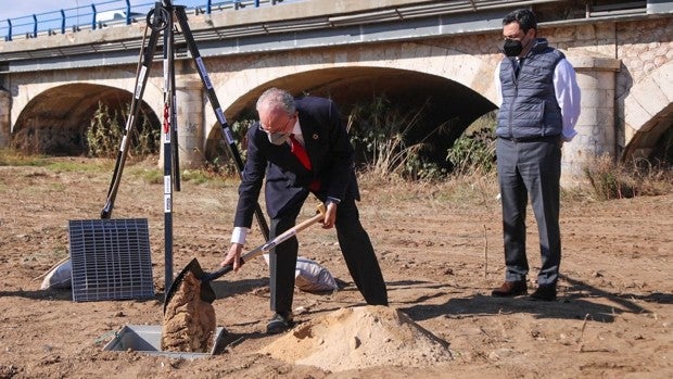 Juanma Moreno: «No me cabe otra opción para la Alcaldía de Málaga que no sea Paco de la Torre»