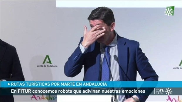 Juan Marín se emociona con las palabras de una niña discapacitada: «Esto hace que la política merezca la pena»