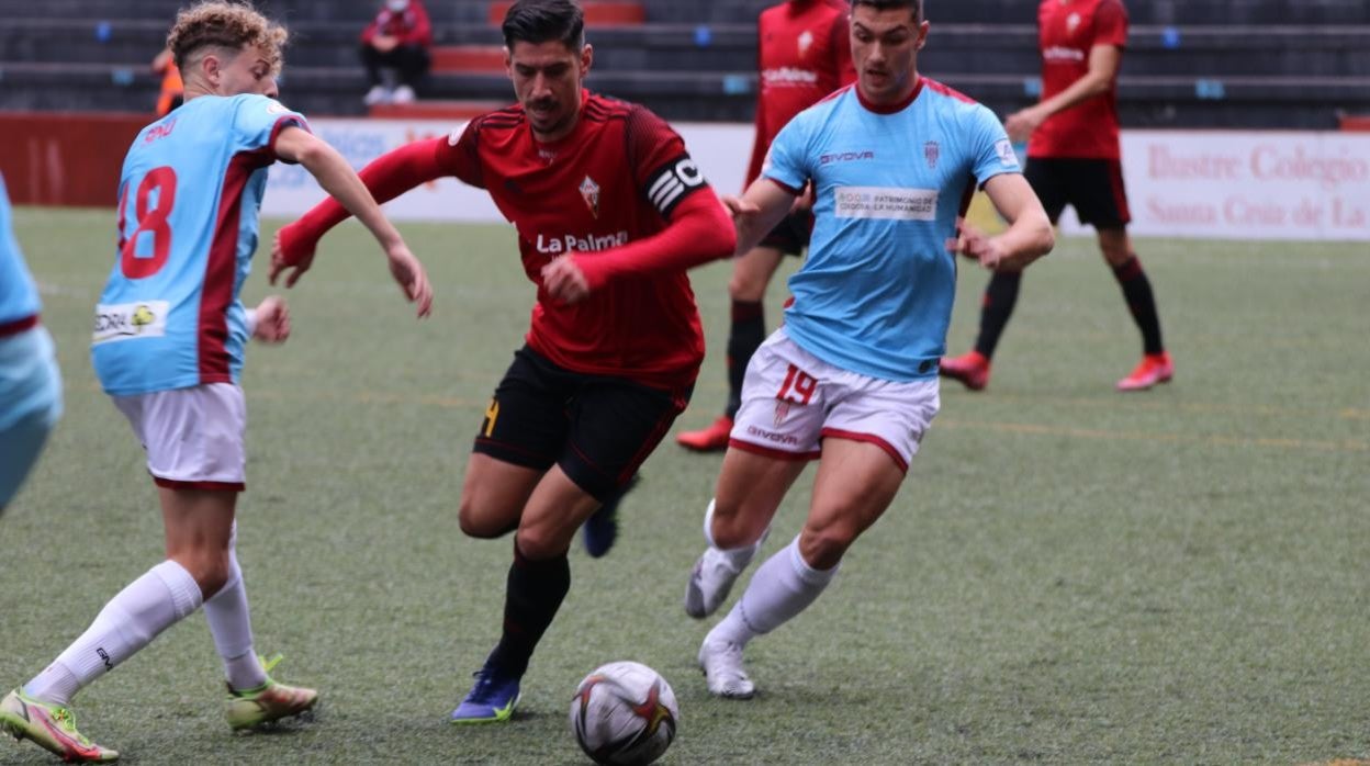 Fuentes y Simo, en el partido del Córdoba CF ante el Mensajero en la primera vuelta