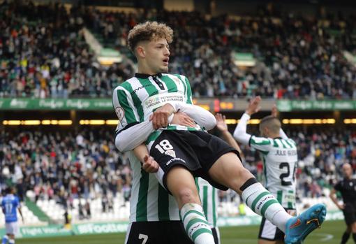 Simo celebra el domingo su séptimo gol de esta temporada