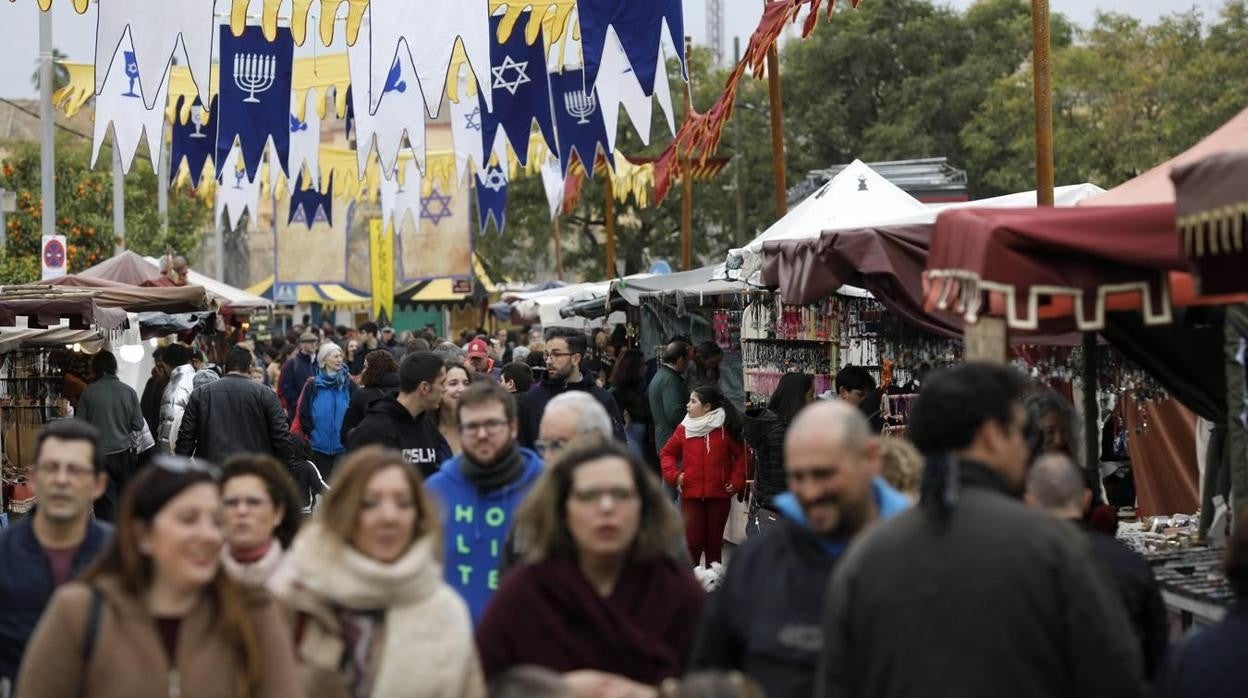 Visitantes en el Mercado de las Tres Culturas de 2020