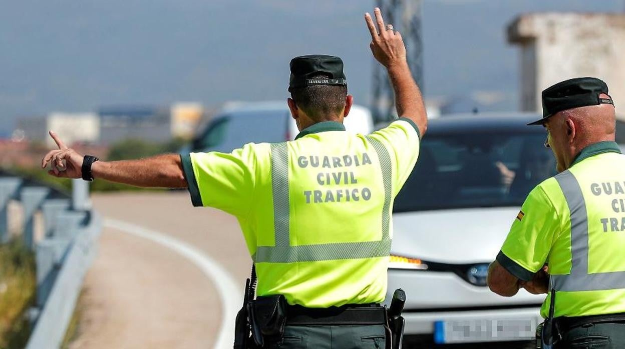 Dos agentes de la Guardia Civil en una imagen de archivo