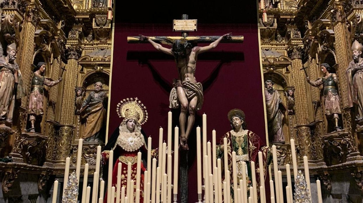 Los titulares ya se encuentran en el altar de la Catedral Vieja