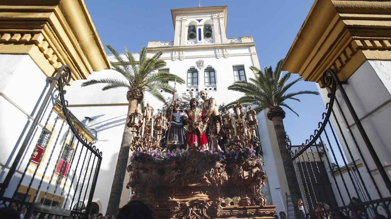 El paso del Prendimiento con el santuario de María Auxiliadora y el local de salida, en 2018