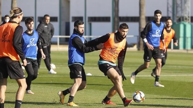 El Córdoba busca su primera victoria ante el Cádiz B en su campo