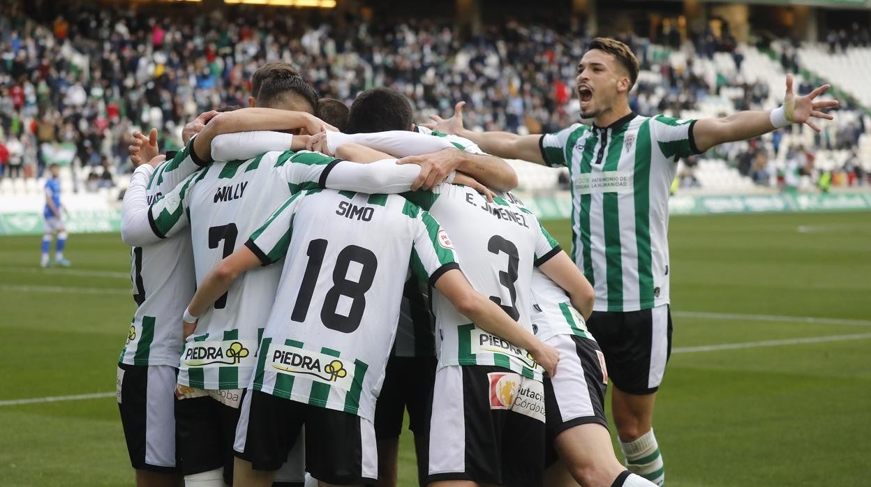 El conjunto blanquiverde celebra un gol en El Arcángel