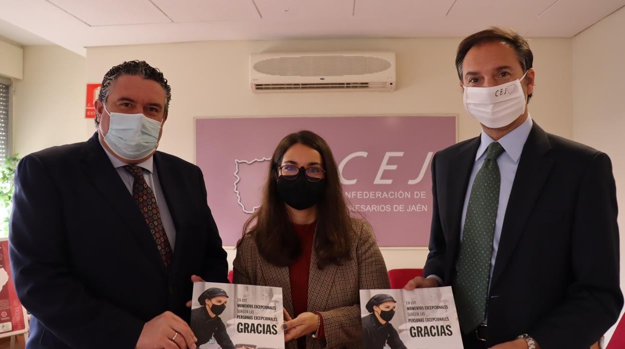 Noelia Conrado, junto al presidente de la CEJ, Bartolomé González, y el secretario general, Mario Azañón