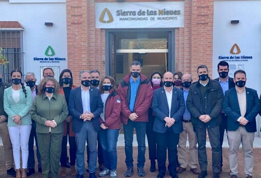 Foto de grupo de la visita institucional a la Mancomunidad de Municipios de la Sierra de las Nieves