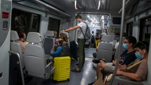 Usuarios y sindicatos denuncian el «parche» de Renfe al Cercanías de Málaga: «¿Dónde está el servicio público?»