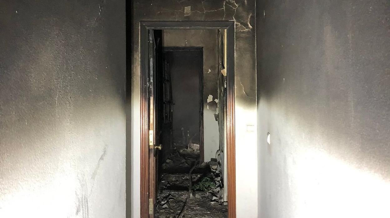 El piso incendiado en la avenida Barcelona