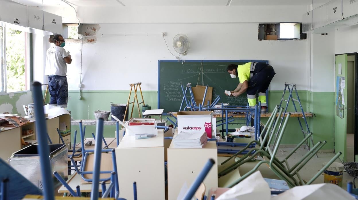 Obras de climatización en mayo de 2020 en el colegio Fernán Pérez Oliva de la capital