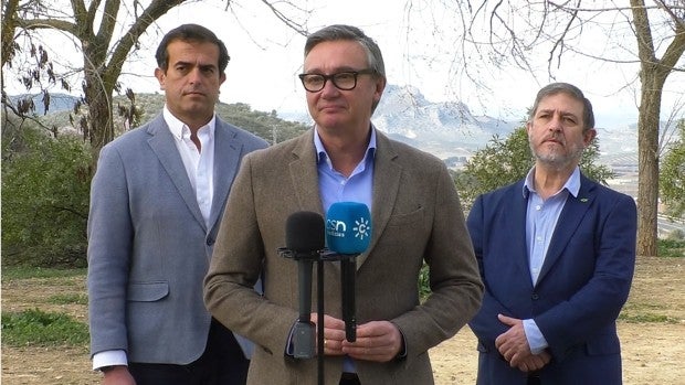 Vox señala a Chaves, Griñán, Díaz y Montero y pide al presidente andaluz «que no entorpezca» su denuncia en los tribunales