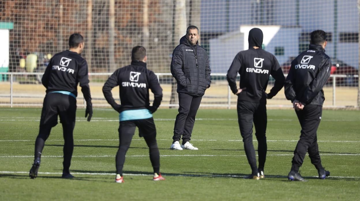 Germán Crespo dirige la sesión de entrenamiento del Córdoba CF