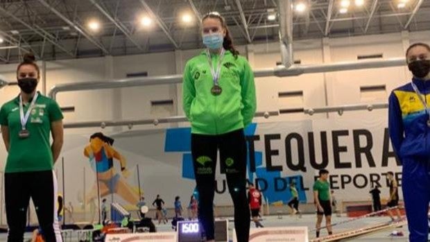 La cordobesa Carmen Avilés deja una gran imagen en el campeonato andaluz de pista cubierta