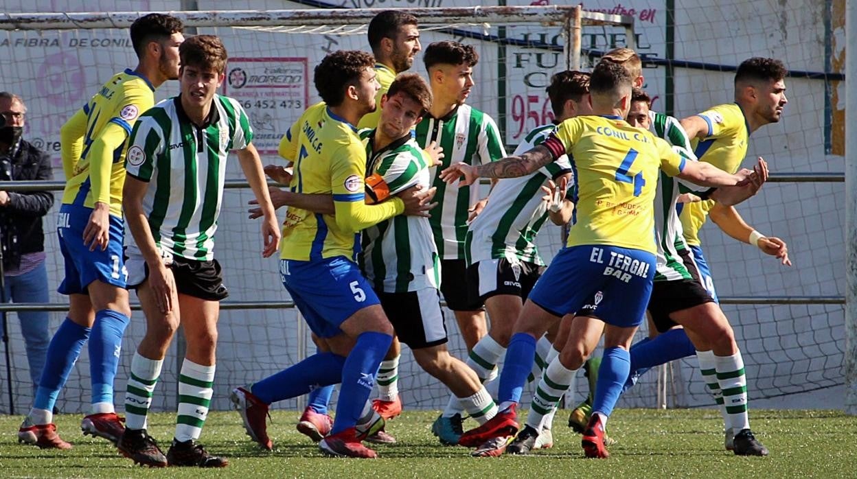 Los jugadores del Córdoba B en su visita a Conil