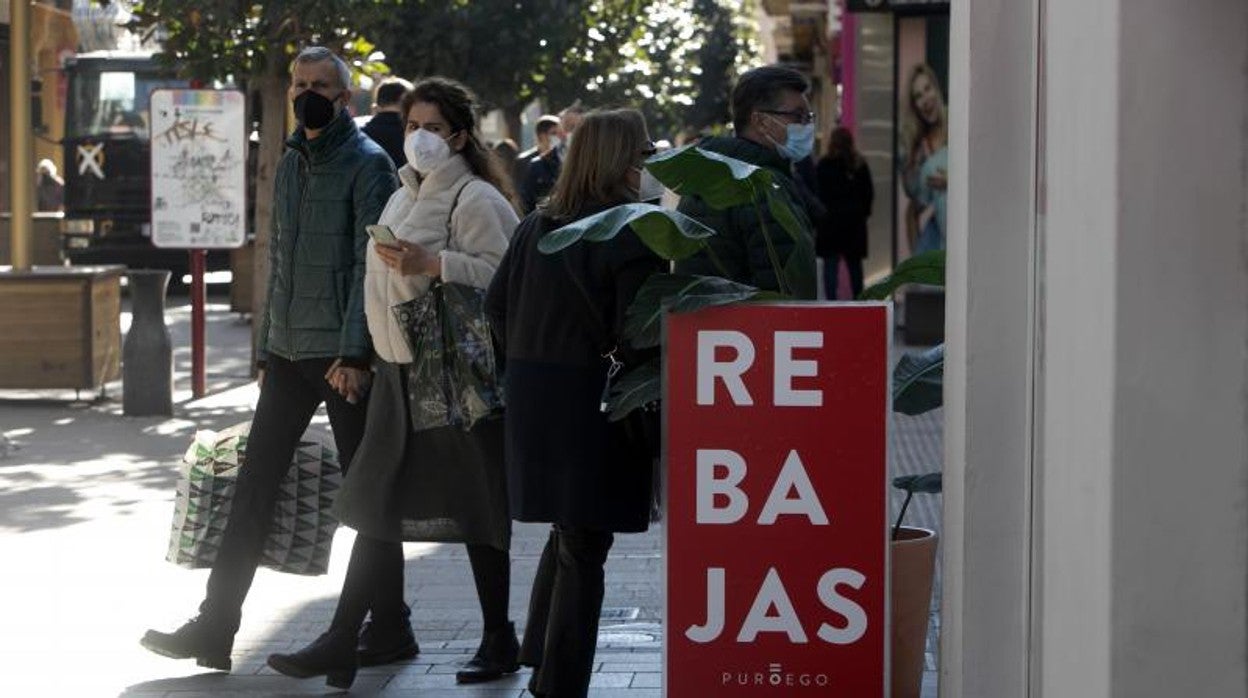 Rebajas de invierno en un centro comercial cordobés