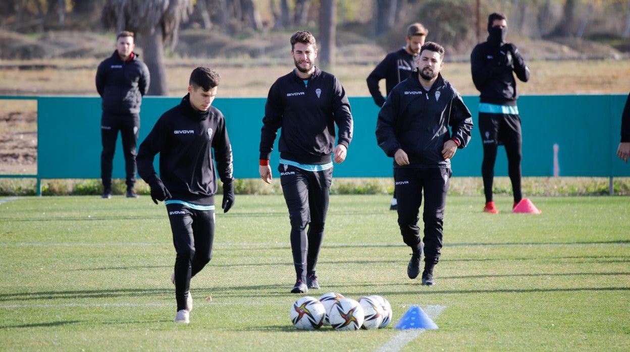 José Cruz entrenando junto a sus compañeros en la ciudad deportiva