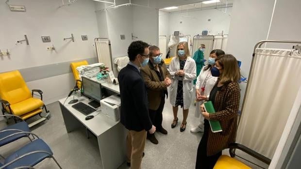 Salud invierte 265.000 euros en mejorar el hospital de día de Puente Genil y las Urgencias