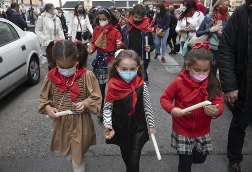 Niños participantes en el cortejo