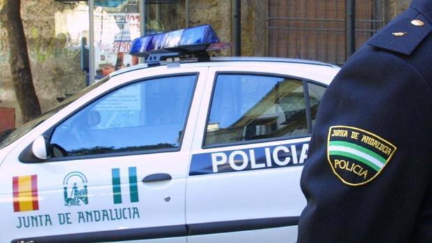 La Policía detiene en Córdoba a los progenitores de un niño de tres años por un delito de maltrato físico