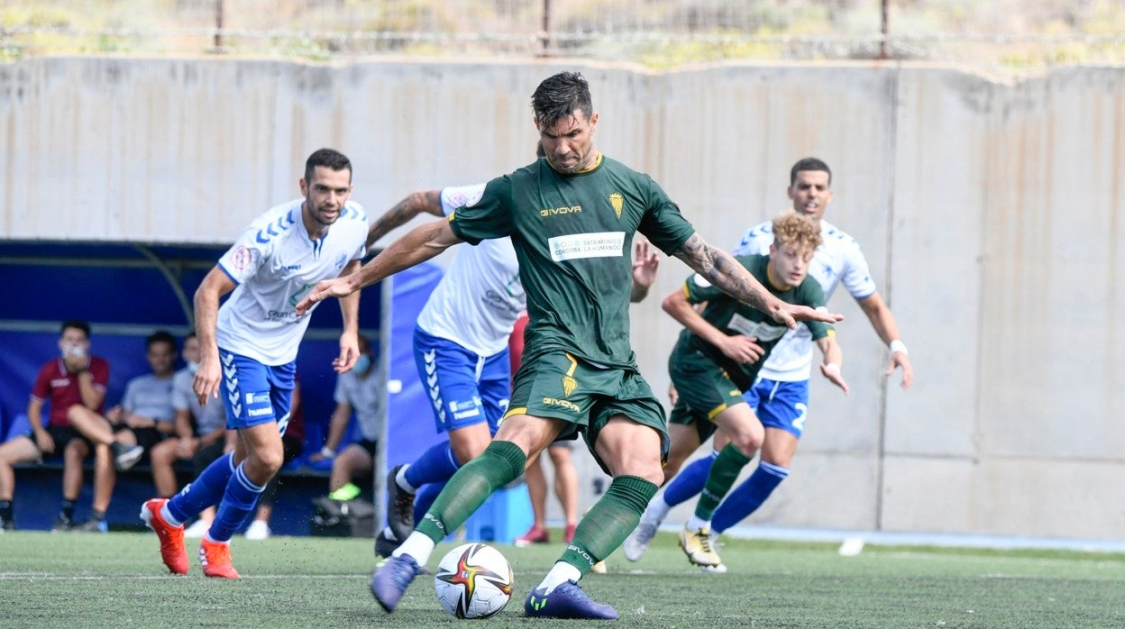 Willy marca el 0-1 provisional en el partido del Córdoba ante el Tamaraceite de octubre