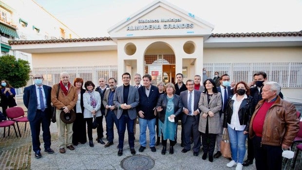 Almudena Grandes ya tiene su biblioteca en Granada