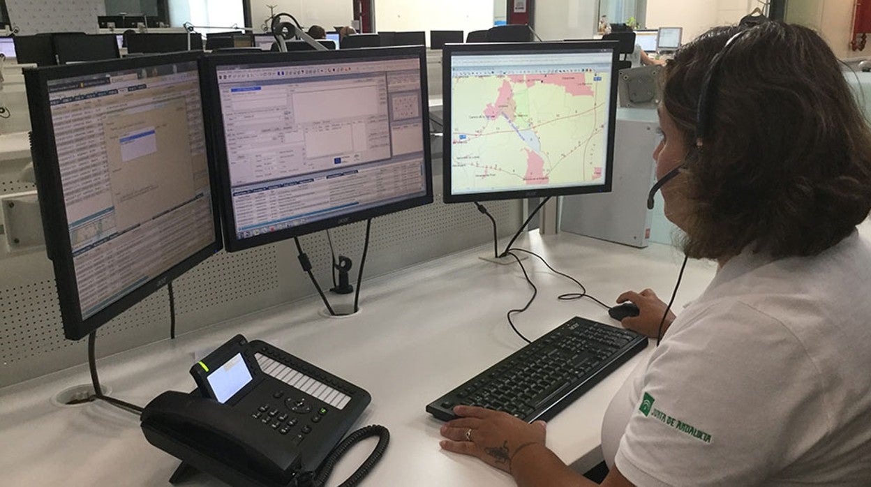 Una de las operadoras de Emergencias 112 Andalucía