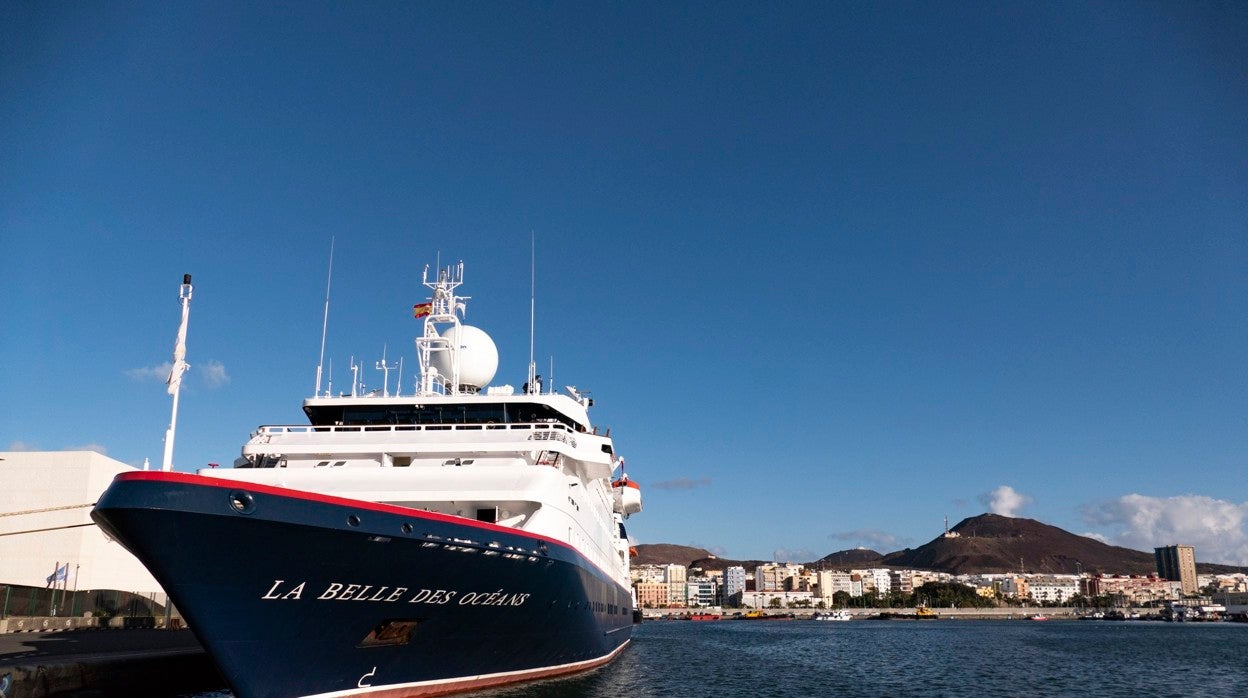 Un crucero francés atracado el el puerto de Las Palmas de Gran Canaria