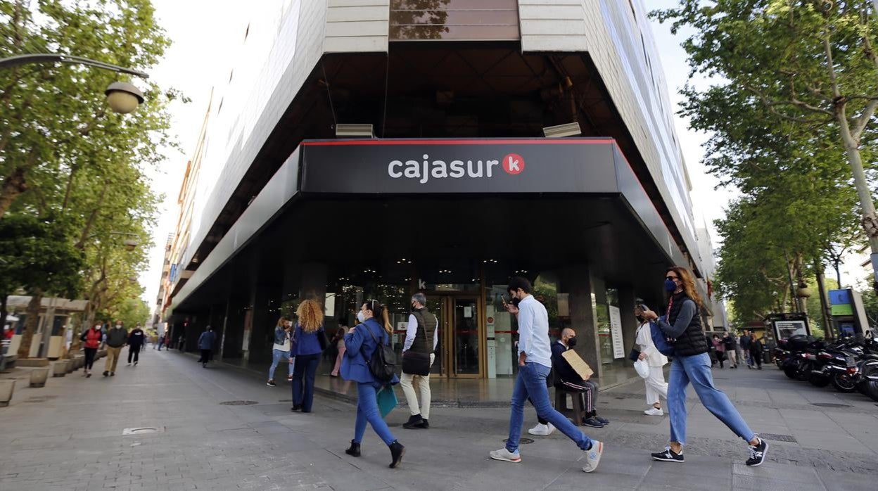 Imagen de la sede central de Cajasur en el bulevar de Gran Capitán