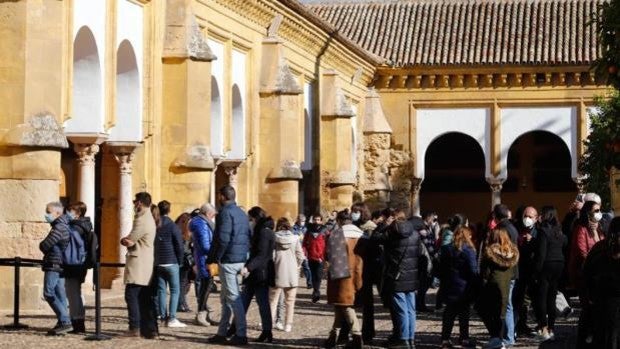 Los turistas caen por tercer mes seguido pero triplican los números de enero de 2021 en Córdoba