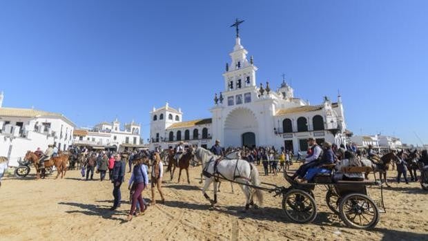 El Rocío espera un lleno por el Puente de Andalucía y las peregrinaciones de Huelva y Coria