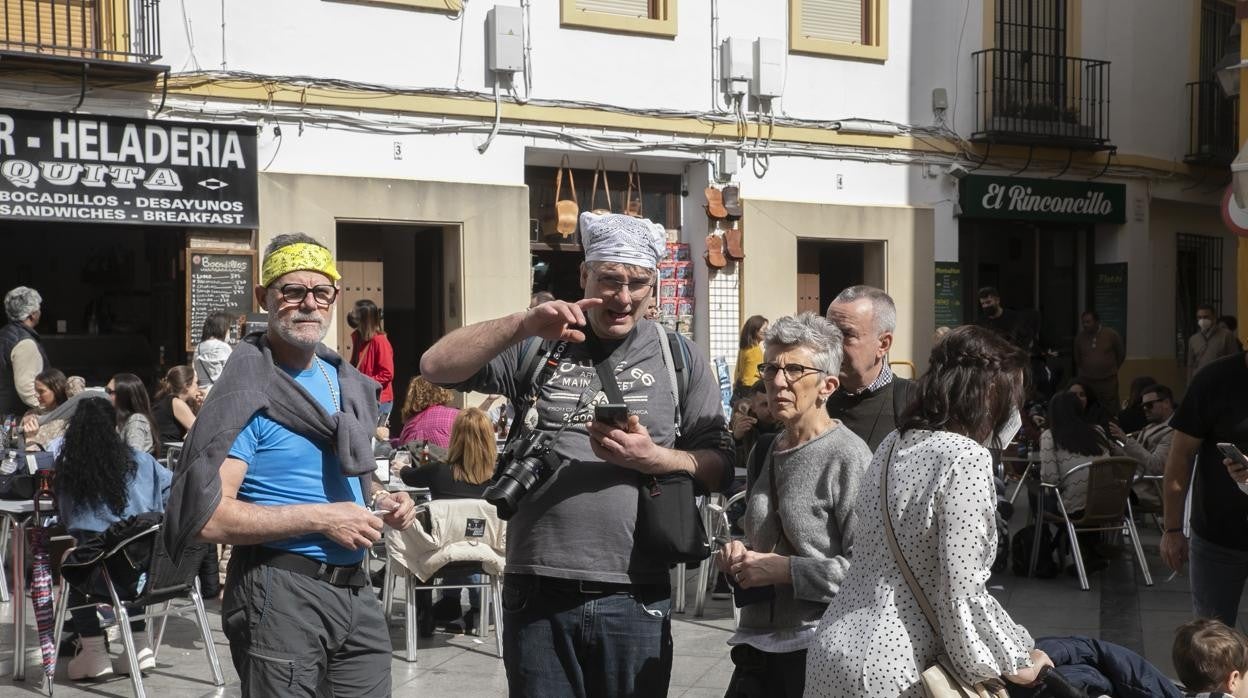 Ciudadanos en la Puerta del Puente