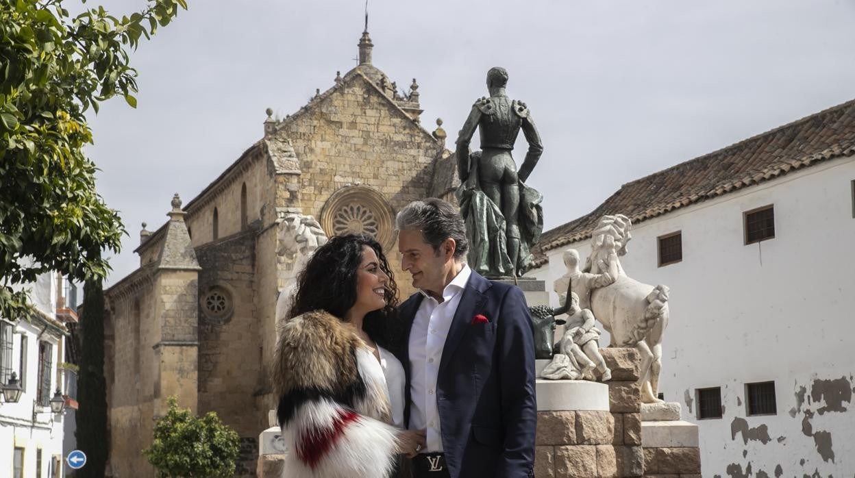 El matador de toros retirado junto a su pareja, con la que se casará en breve en Santa Marina