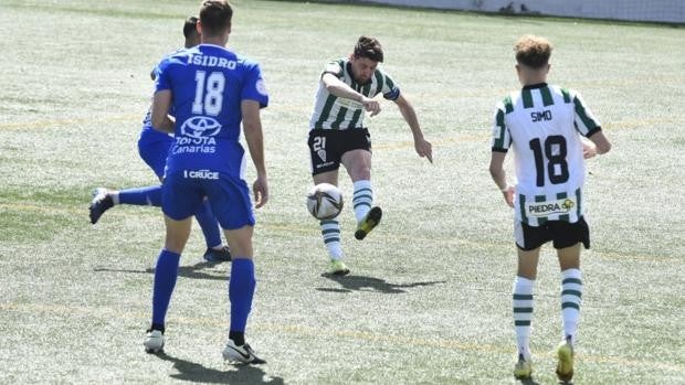 El Córdoba CF, en un lío tremendo por posible alineación indebida de Javi Flores en Maspalomas